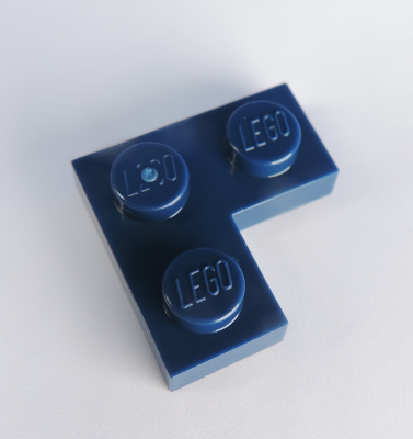 LEGO® Nr.-4528482 Platte mit ecke 1x2x2 Earth Blue / 1 Stück